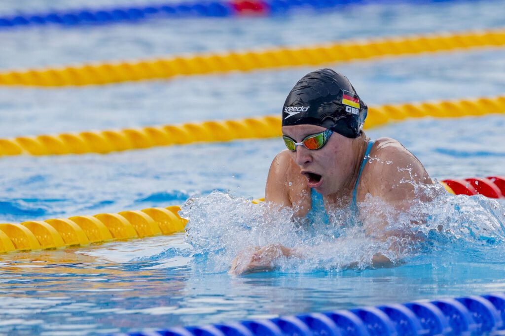 Lena Ludwig schwimmt Brust