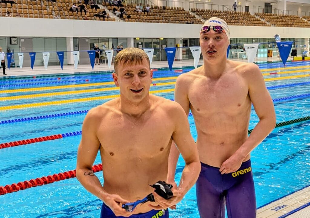 Oliver Klemet (l.) und Nils Nolte glänzen mit einem starken Rennen über 200m Freistil