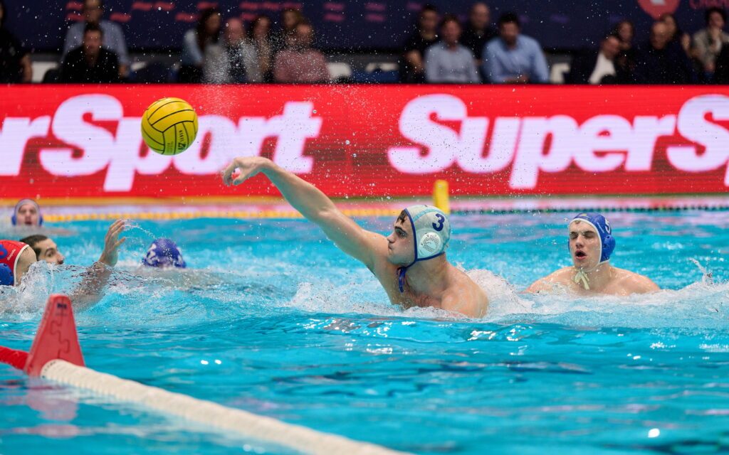 Spielszene aus der Champions-League-Partie im Wasserball zwischen Mladost Zagreb und Waspo Hannover
