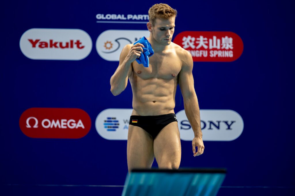 Wasserspringer Moritz Wesemann aus Deutschland kurz vor dem Sprung bei der WM 2025 in Singapur