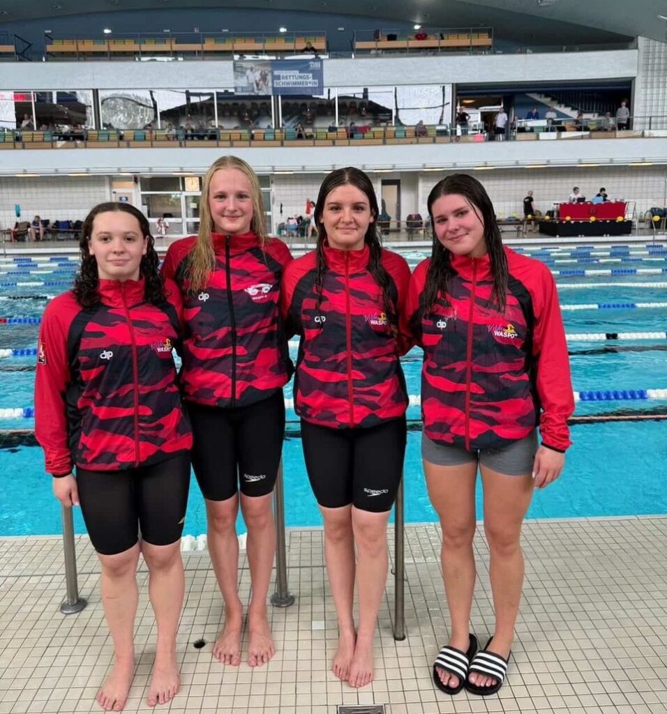 Die Staffel von Waspo 98 Hannover mit Alina Meyer, Anisa Sabovic, Josephine Müller und Seike Schlump, die über 4x200m Schmetterling einen neuen deutschen Rekord für Vereinsstaffeln im Schwimmen aufgestellt hat