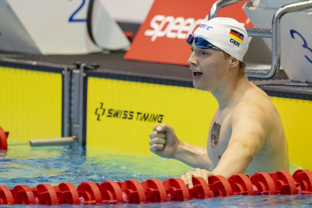Schwimmer Mitja Bauer ballt die Faust nach seinem Jahrgangsrekord bei den Deutschen Jahrgangsmeisterschaften 2026 in Berlin
