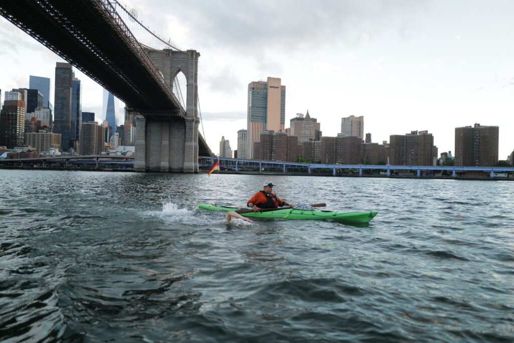Andreas Waschburger schwimmt im Hudson River rund um Manhattan