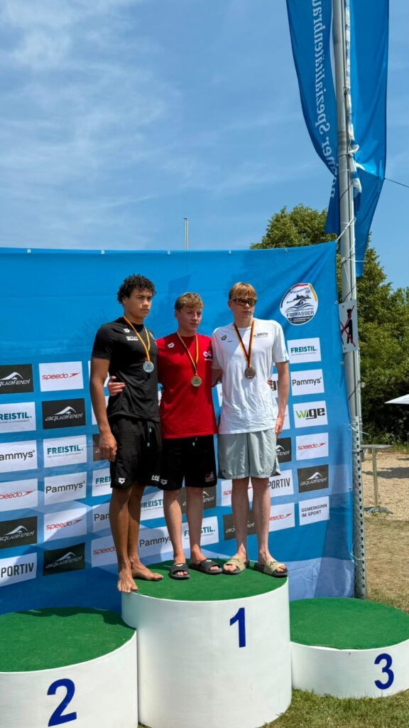 Diego Heinze, Lukas Steuter und Simon Brugger bei der Siegerehrung für das 5km-Rennen