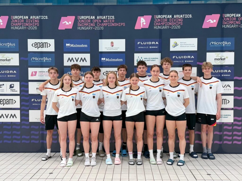 Teamfoto der deutschen Wasserspringer*innen bei der Junioren-EM 2026 in Budapest