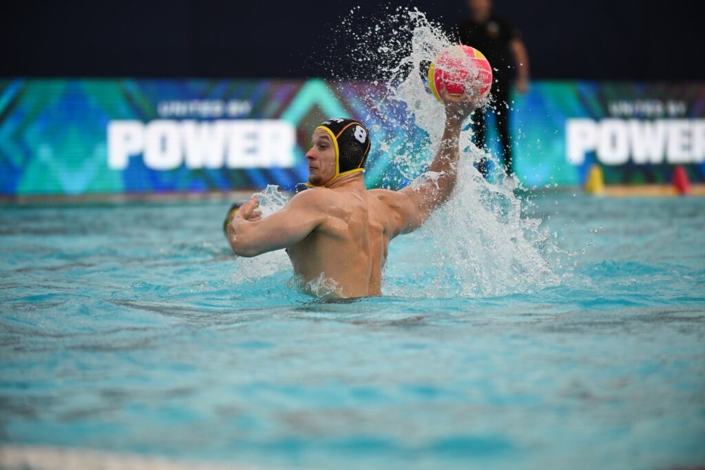 Wasserballer Yannek Chiru aus Deutschland beim Torwurf im Weltcupspiel 2026 gegen Georgien