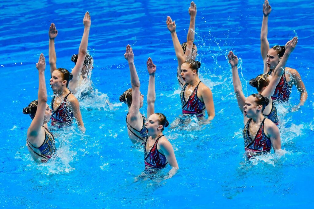 Das Synchronteam der russischen Schwimmerinnen bei der Youth-WM 2025 in Athen