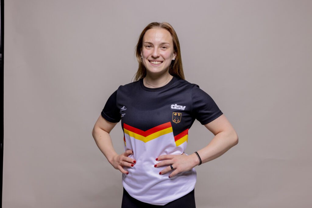 Porträtfoto von Wasserspringerin Lena Hentschel aus Berlin bei den Deutschen Meisterschaften 2024 in Berlin