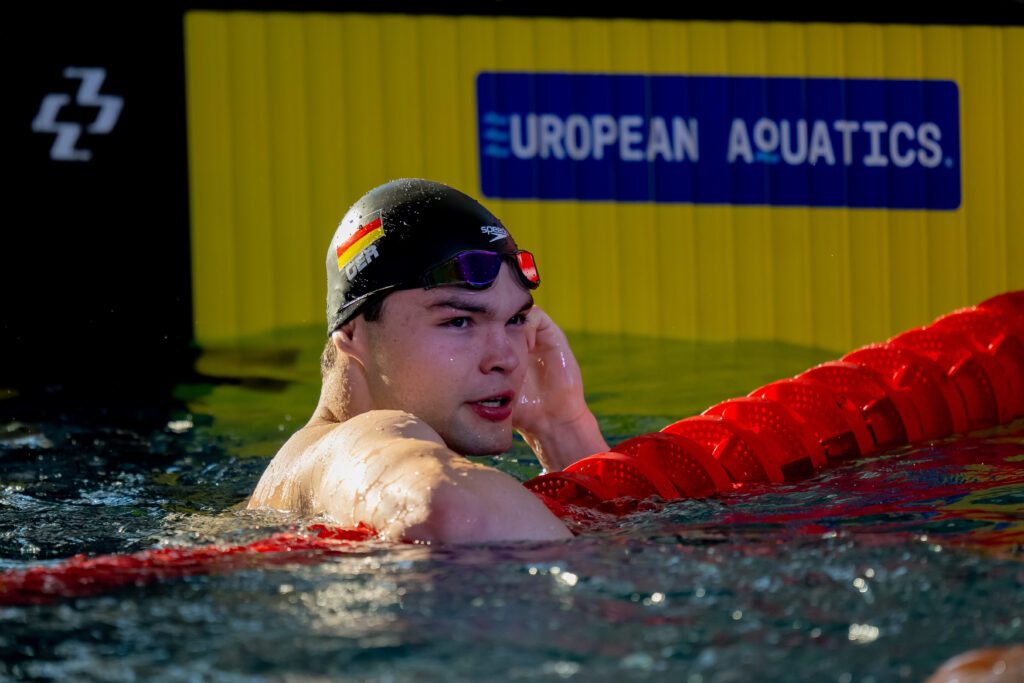 Schwimmer Larus Thiel nach dem Zielanschlag bei der JEM 2026 in München