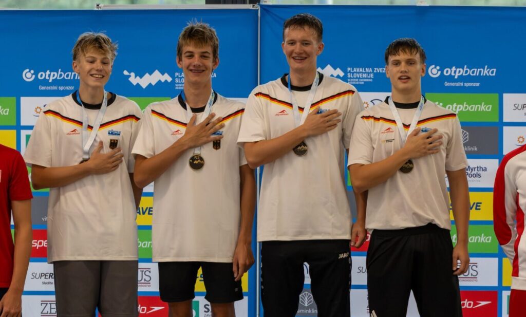 Ehrung für die Goldstaffel mit Hardy Frank, Hannes Petzold, Jannis Kube und Theodor Büscher (v.l.)