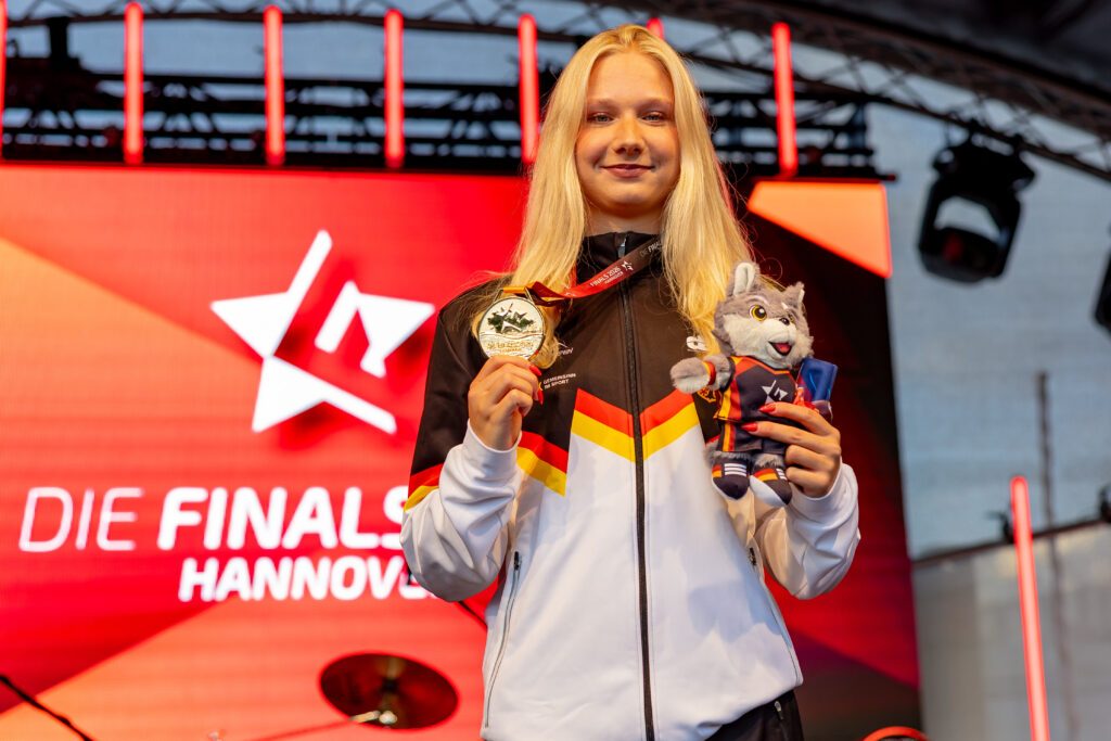 Lise Seidel gewinnt das erste Schwimm-Gold in Hannover