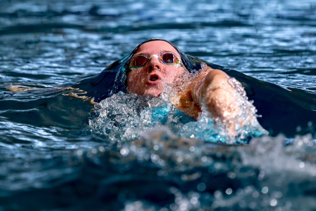 Mira Helget sicherte sich in souveräner Manier einen Platz im Halbfinale über 200m Rücken
