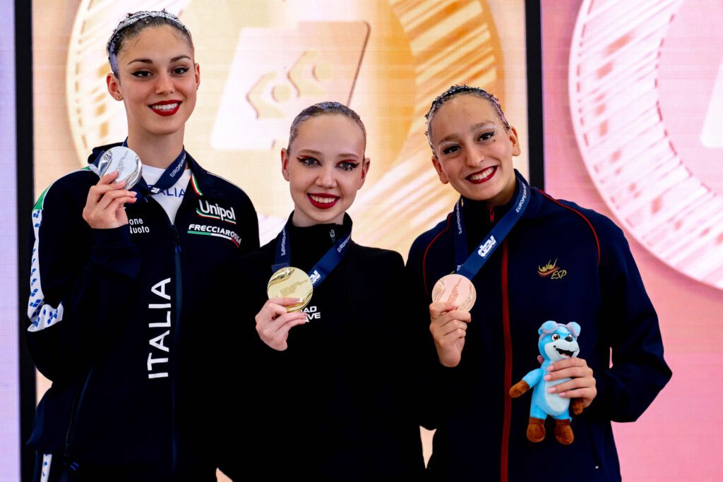 Das Siegerpodest des Solo-Wettbewerbs: Ginevra Marchetti (ITA), Ekaterina Shtatnova (NIA) und Naia Alvarez Vicente (ESP(v.r.)