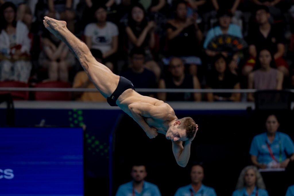 Wasserspringer Moritz Wesemann aus Deutschland im WM-Finale 2025 in Singapur bei einem Schraubensprung
