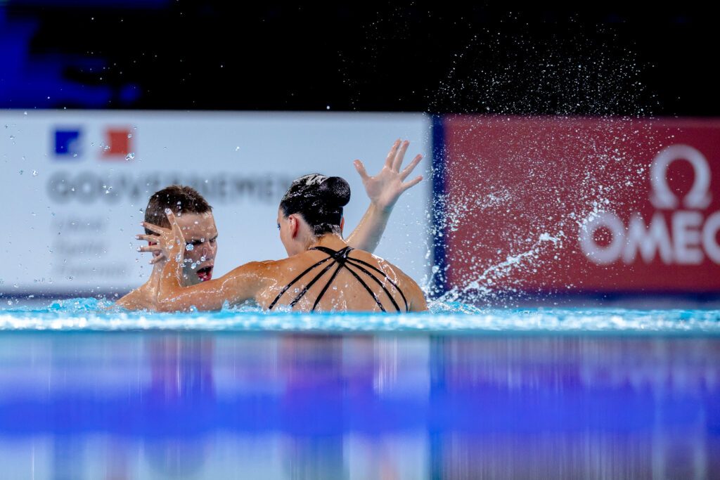 Deutschlands Mixed-Duett im Synchronschwimmen mit Solène Guisard und Robin Wiehn bei der EM 2026 in Paris