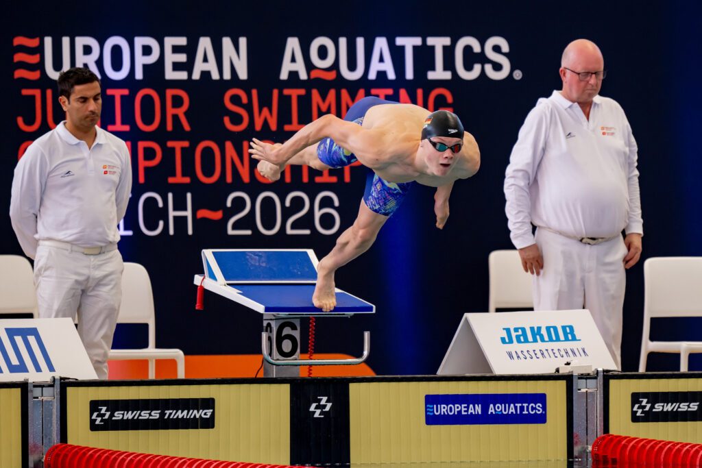 Schwimmer Lius Pepe Baumeister aus Deutschland beim Startsprung bei der JEM 026 in München