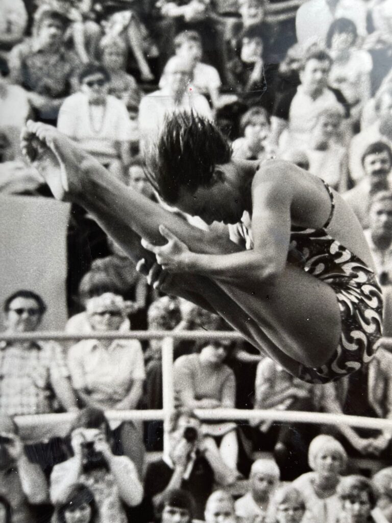 Wasserspringerin Christa Kienast (DDR) beim Sprung