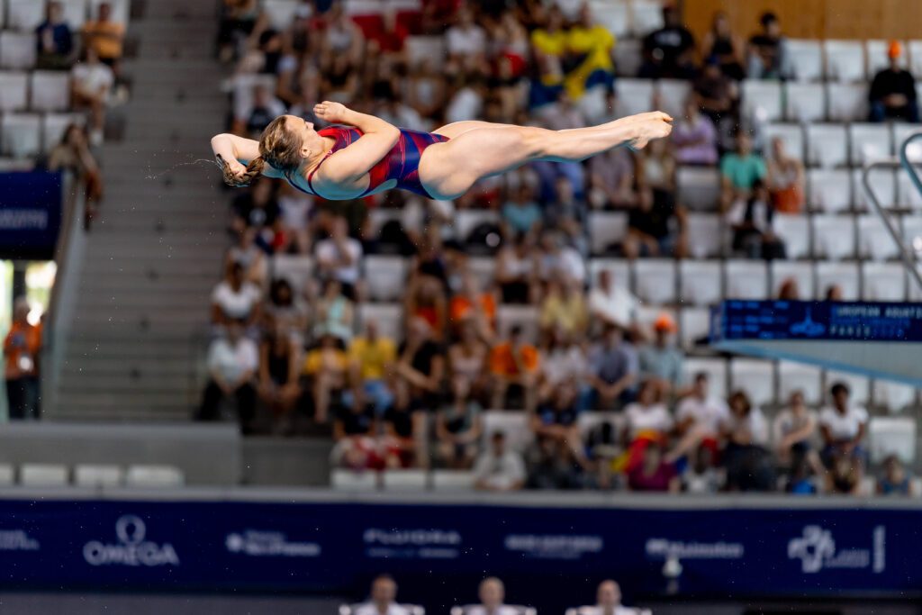 Wasserspringerin Lena Hentschel aus Deutschland beim Sprung im Finale vom 3m-Brett bei der EM 2026 in Paris