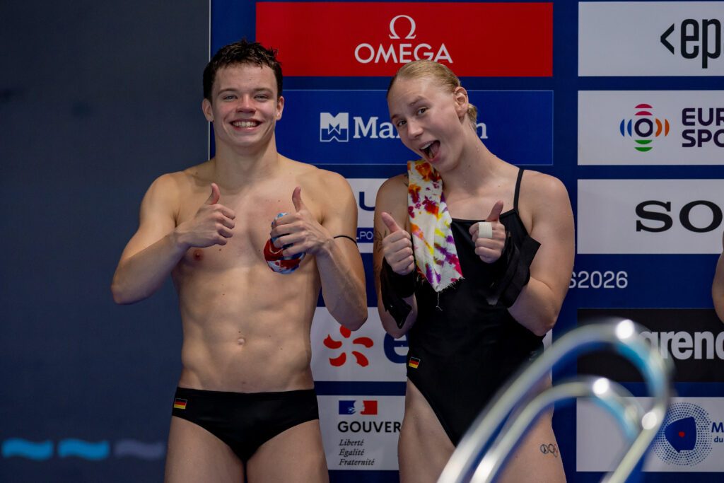 Ole Rösler und Pauline Pfeif freuen sich über EMSilber beim Mixedwettbewerb in Paris