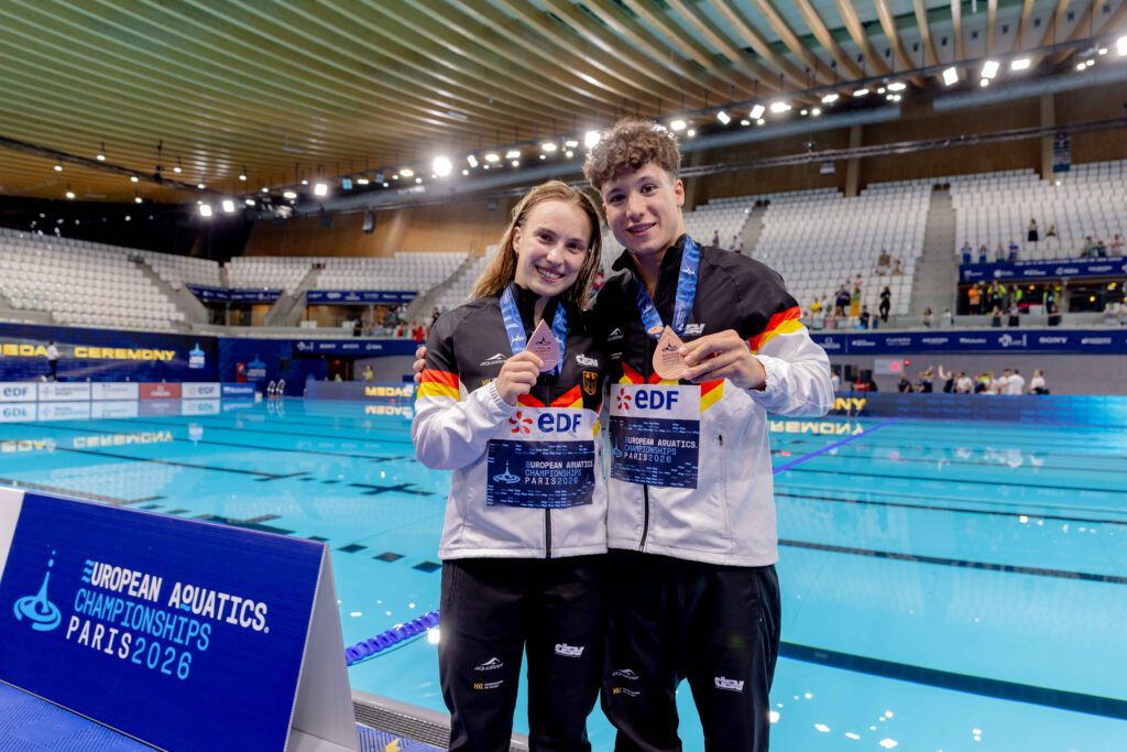 Lena Hentschel und Luis Avila Sanchez mit ihrer Bronzemedaille