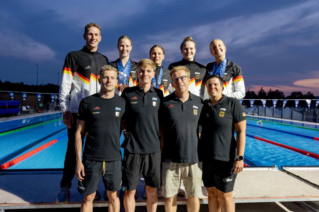 Bundestrainer Bernd Berkhahn mit seiner in Paris so erfolgreichen Trainingsgruppe.