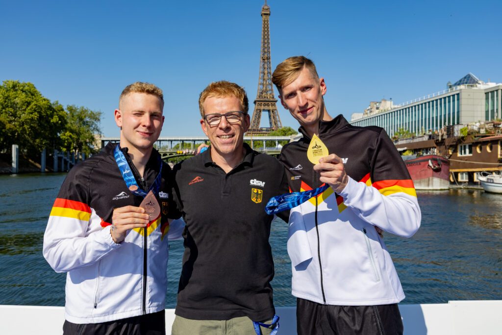 Erfolgreich in Paris: Oliver Klemet, Bundestrainer Bernd Berkhahn und Florian Wellbrock