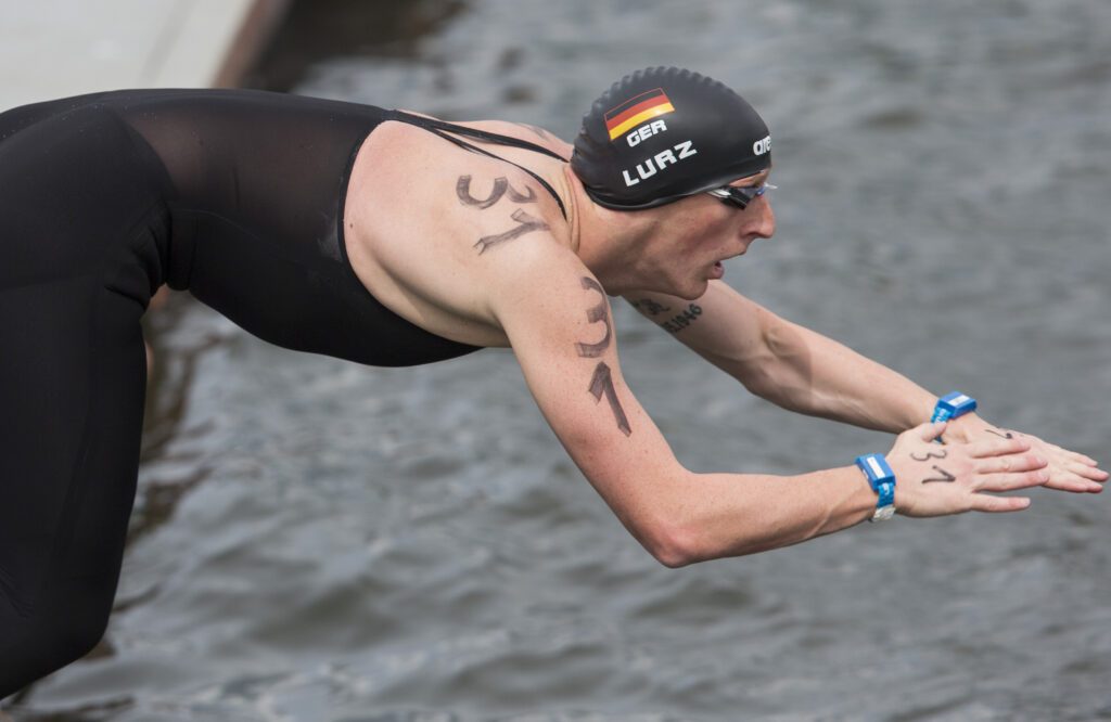 Freiwasserschwimmer Thomas Lurz aus Deutschland beim Start ins EM-Rennen 2014 in Berlin