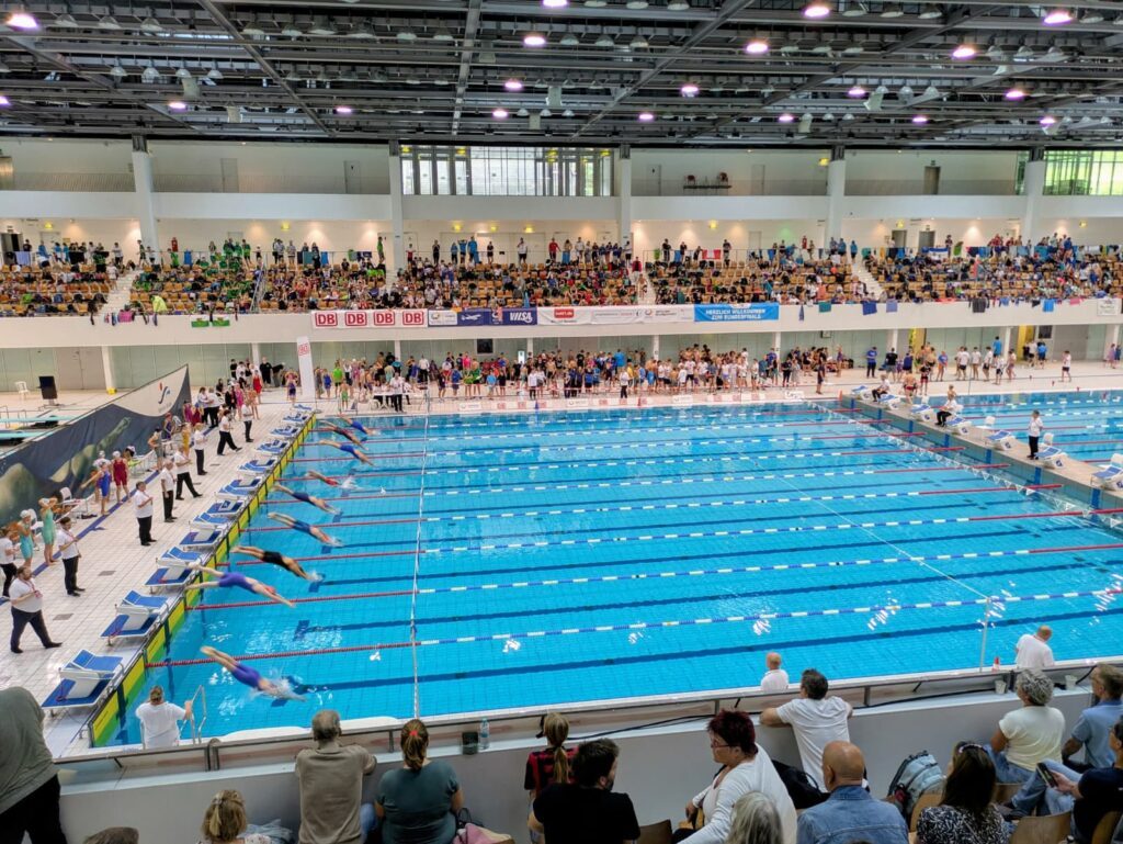 Blick in die Schwimm- und Sprunghalle im Europasportpark in Berlin anlässlich des Bundesfinales von Jugend trainiert für Olympia 2026