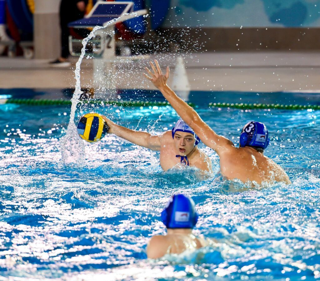 Spielszene aus dem Wasserball-Zweitligaspiel zwischen dem Düsseldorfer SC und dem SV Weiden
