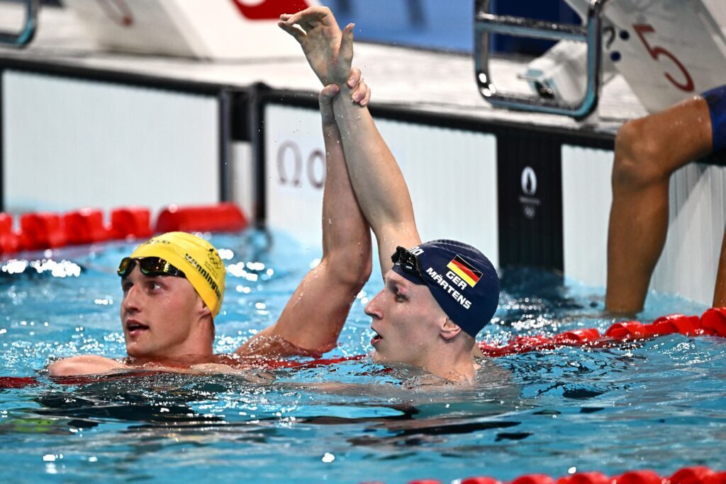 Elijah Winnington gratuliert fair nach dem Olympiasieg von Lukas Märtens
