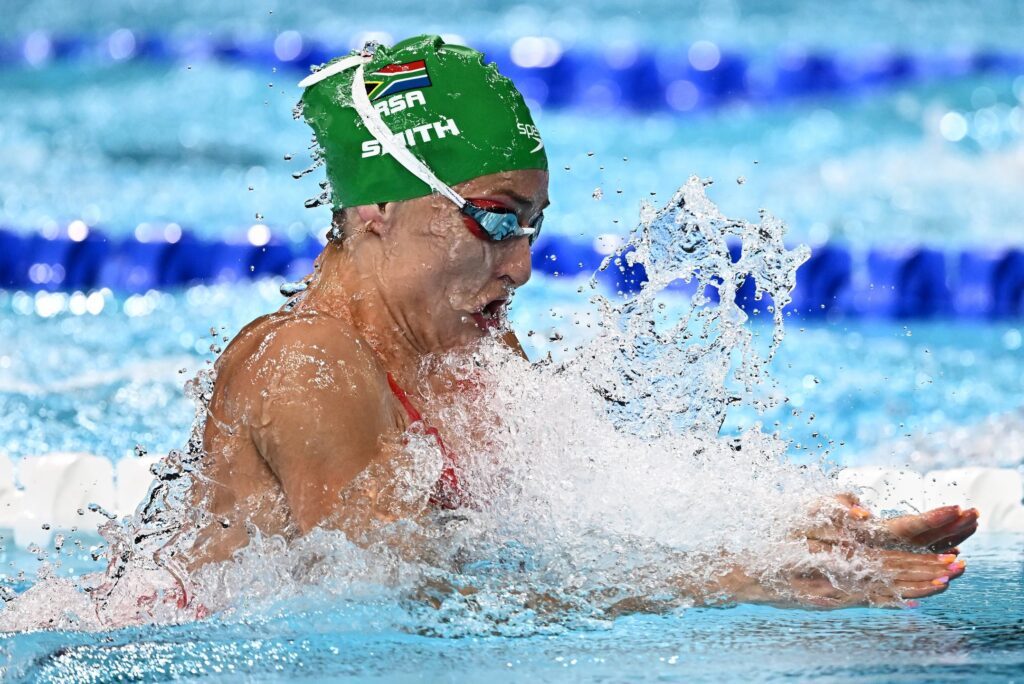 Die Schwimmerin Tatjana Smith aus Südafrika im Olympiafinale 2024 über 100m Brust