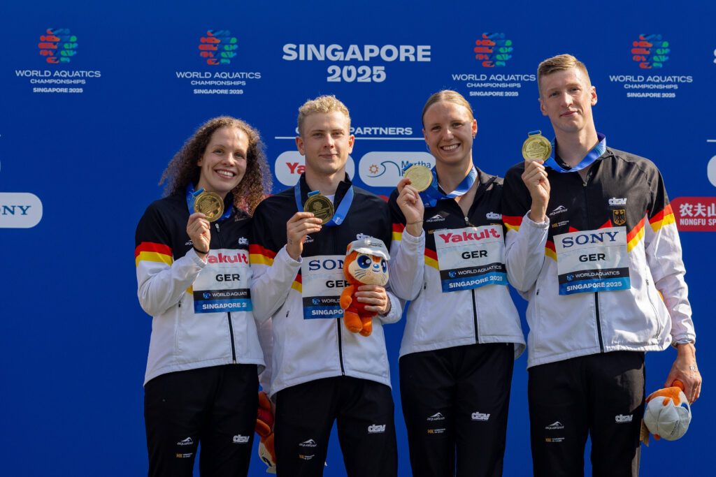Der größte Karriereerfolg auf Sentosa Island in Singapur 2025: Celine Rieder wird Freiwasser-Weltmeisterin in der Staffel mit Oliver Klemet, Isabel Gose und Vierfach-Champion Florian Wellbrock
