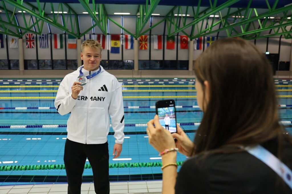 Lars Kochmann mit EM-Silber, über 50m Rücken gehört er am Samstag dann wieder zu den Favoriten