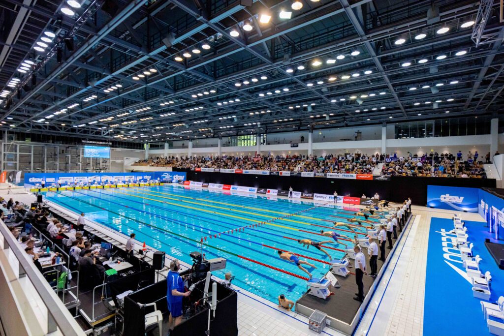 Totalaufnahme der Schwimm- und Sprunghalle im Europasportpark in Berlin anlässlich der Deutschen Meisterschaften im Schwimmen 2026