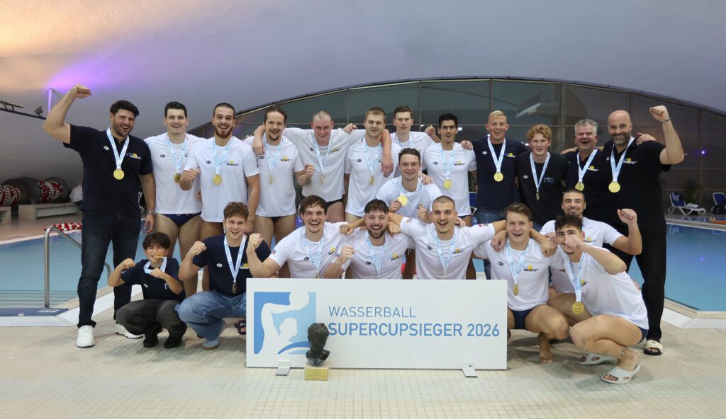 Siegerfoto beim Wasserball-Supercup der Männer 2026 mit Waspo 98 Hannover